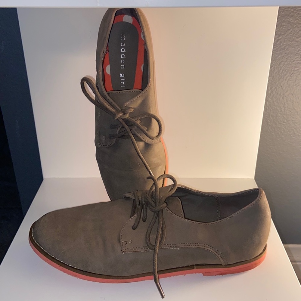 Beige Madden girl size 6 shoes